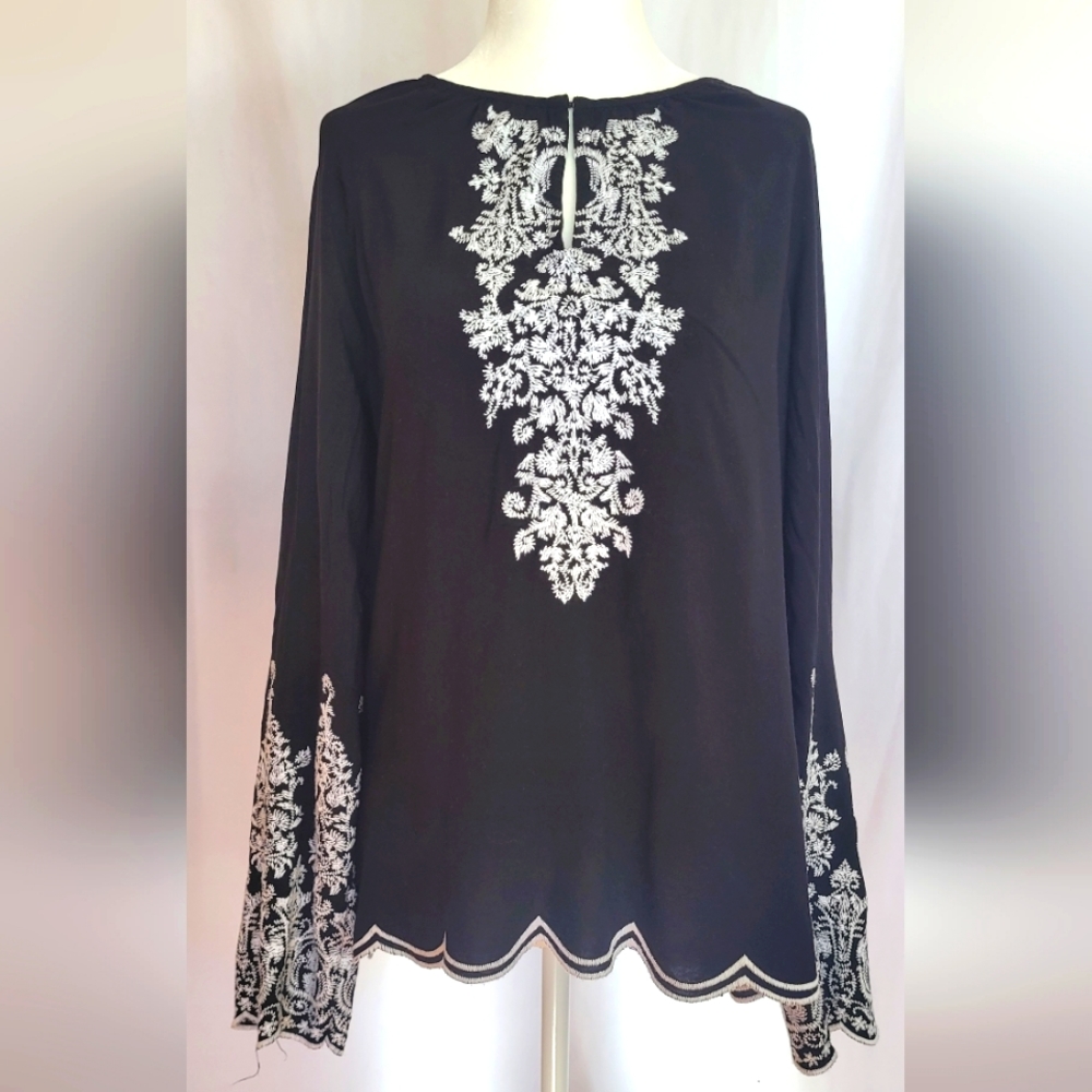 Chelsea & Theodore 100% Rayon Embroidered Long Sleeve Pullover Top